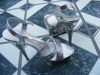 Shoes-Domains: Wo schöne Schuhe schöne Frauen noch schöner machen