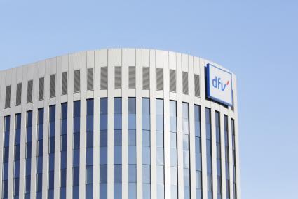 Aus „Verlagsgruppe Deutscher Fachverlag“ wird „dfv Mediengruppe“ / Neuer Name, neues Logo, neuer Auftritt: dfv baut Unternehmensmarke strategisch aus (FOTO)