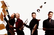Echoes Of Swing: Scharf gewürzter Jazz im Zeichen der Farbe Blau
