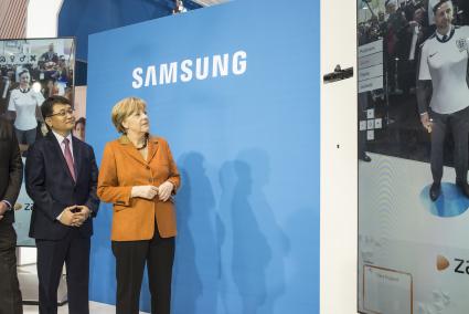 Das digitale Unternehmen von Morgen heute gestalten / CeBIT 2014: Samsung präsentiert branchenspezifische B2B-Lösungen (FOTO)