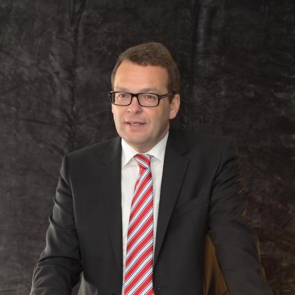 Neue Führung beim Hamburger Bankenverband / Vorstandssprecher von DONNER& REUSCHEL zum Vorsitzenden gewählt (FOTO)