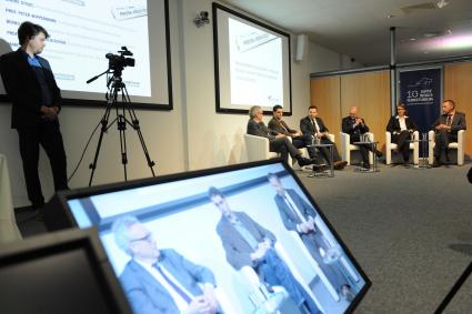Hochschulen müssen sich zukunftsfähig positionieren und zur Marke werden – Ein berufsbegleitendes Weiterbildungsangebot bietet dafür gute Chancen (FOTO)
