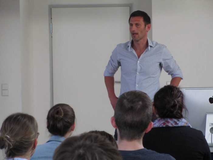 macromedia Hochschule Stuttgart: 90 Minuten Öffentlichkeit im Profifußball