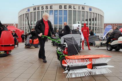 CMS 2015 Berlin – Cleaning.Management.Services 22. bis 25. September 2015 / Internationale Akquisition gestartet – CMS Info-Stand auf der Interclean in Amsterdam (FOTO)