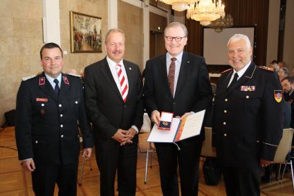 Engagement deröffentlichen Versicherer gewürdigt / Deutsches Feuerwehr-Ehrenkreuz für Ulrich-Bernd Wolff von der Sahl (FOTO)