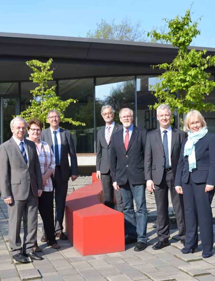 Politik und Wirtschaft im Dialog: Delegation der SPD in den „Feurigen Welten“ des LEDA Werks