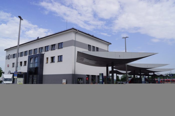 Bahnhofsgebäude erwacht aus dem Dornröschenschlaf Bahnhofsgebäude erwacht aus dem Dornröschenschlaf