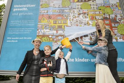 20 Jahre Deutsche Kinder- und Jugendstiftung (DKJS) / Schirmherrin Daniela Schadt dankt Partnern und Unterstützern / Stiftung plädiert für mehr Kooperation in der Bildungs- und Jugendpolitik (FOTO)