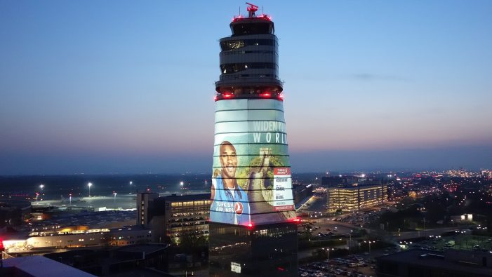 Turmhohe Star-Selfies: Messi und Bryant erobern Airport-Tower Wien