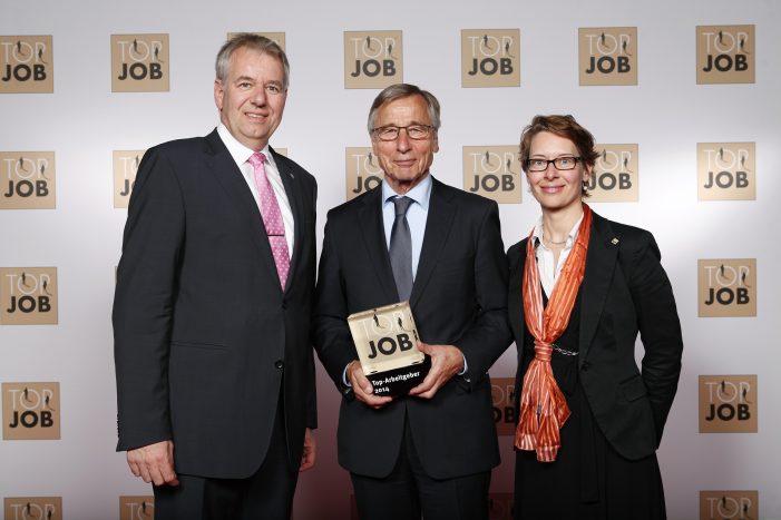 Wolfgang Clement gratuliert Piening Personal zur Top-Job-Auszeichnung. „Die Zufriedenheit unserer Beschäftigten steht im Mittelpunkt“ Wolfgang Clement gratuliert Piening Personal zur Top-Job-Auszeichnung. „Die Zufriedenheit unserer Beschäftigten steht im Mittelpunkt“