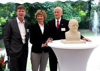 FeierlicheÜberraschung in der ?Villa Hahn?