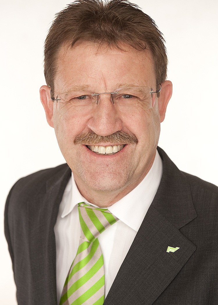 NV-Versicherungen mit starker erster Halbzeit