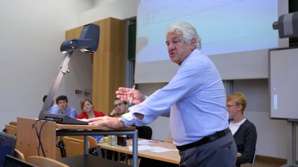 Onlinekurs: Hasso Plattner erläutert Hauptspeicherdatenbanken auf open.HPI.de (FOTO)
