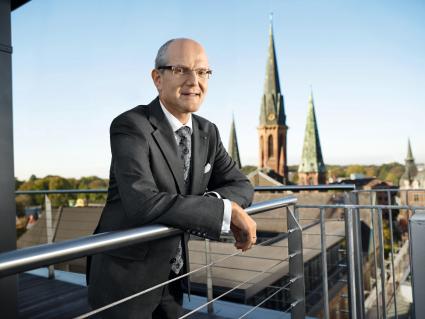 „Für mich ist die Bremer Landesbank ein Volltreffer!“ / Heinrich Engelken, stellvertretender Vorsitzender des Vorstandes, begeht am 1. September 2014 sein 40-jähriges Dienstjubiläum (FOTO)