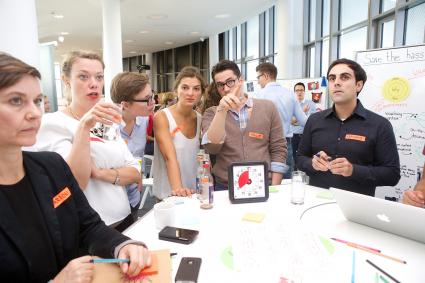 Intensivtraining für Innovationstreiber der Wirtschaft / Entscheider trainieren in Potsdam das Managen von Komplexität durch Design Thinking (FOTO)