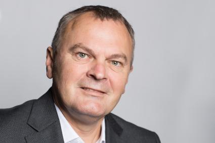 Neuer Vorsitzender des Vorstandes bei DIN; Joachim Sauer folgt 2016 auf Dr. Torsten Bahke (FOTO)