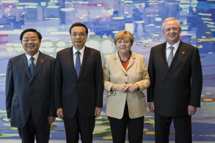Volkswagen verlängert Zusammenarbeit mit chinesischem Joint Venture Partner FAW Group um weitere 25 Jahre (FOTO)