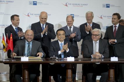 „EU und China brauchen einander mehr als je zuvor“ / Chinas Ministerpräsident Li Keqiang zu Gast beim „Hamburg Summit“ in der Handelskammer (FOTO)