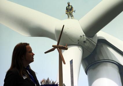 Windbranche trifft sich 2015 auf der weltweit wichtigsten Industriemesse in Hannover (FOTO)