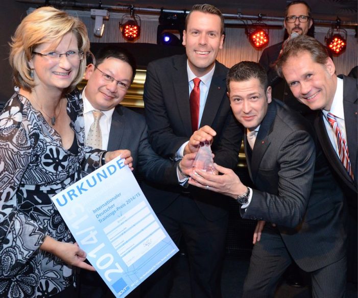 Tatkraft GmbH holt den Internationalen Deutschen Trainings-Preis 2014/15 Tatkraft GmbH holt den Internationalen Deutschen Trainings-Preis 2014/15