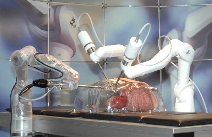 Wenn der Roboter zum Skalpell greift ? Neuer Informatikstudiengang erforscht die Medizin der Zukunft