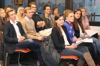 Karrierekick Ausland – Nach dem Studium in die weite Welt (FOTO)