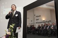 Goldene Ehrennadel des Handelsverbandes Deutschland (HDE) für Prof. Dr. Peter Rose
