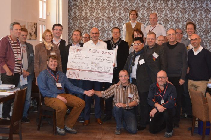 Kölner BNI-Unternehmerteam –Melchior– erspielt mit seiner Stadt-Rallye 1.111,- Euro für Pänz vun Kölle e.V. Kölner BNI-Unternehmerteam –Melchior– erspielt mit seiner Stadt-Rallye 1.111,- Euro für Pänz vun Kölle e.V.