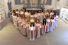 Schwedische Lichterkönigin Lucia erscheint in Stade zum Weihnachtsmarkt