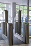 Neue Kaba Sensorschleuse mit hohen Türflügeln