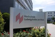 Logistik bewegt – via Fernstudium für Logistik weiterqualifizieren
