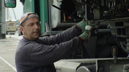 Mit schwerer Last immer gegen die Uhr / Dreiteilige „ZDF.reportage: DIE TRUCKER“über die Gehetzten der Autobahn (FOTO)