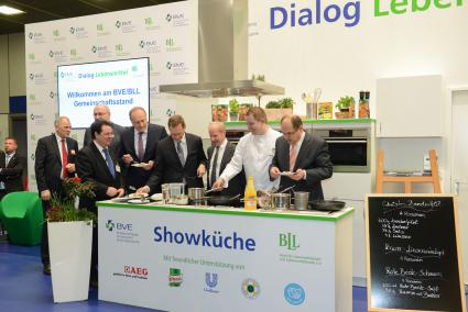 Die Spitzenverbände der Lebensmittelwirtschaft begrüßen Bundesminister Schmidt und Bürgermeister Müller auf der Grünen Woche (FOTO)