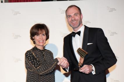 TRUMPF hat den German Leadership Award 2015 erhalten / Die starken Werte des Familienunternehmens schaffen eine Führungskultur, die vorbildlich ist (FOTO)