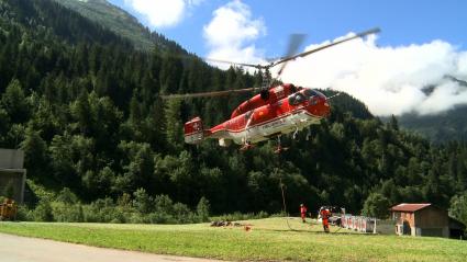 „Die Lastenflieger – Fünf Tonnen unter dem Helikopter“ / „ZDF.reportage“ begleitet Transporteure der Lüfte bei ihrer gefährlichen Arbeit (FOTO)