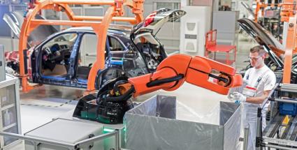 Neue Mensch-Roboter-Kooperation in der Audi-Produktion (FOTO)