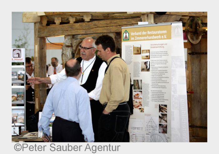 Messe HAUS l HOLZ l ENERGIE 2015:  Persönliche Beratung und umfangreiches Angebot punkten bei  Bauherren