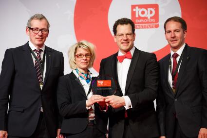 Exzellente Berufschancen mit besonderer Karriereförderung:
Deutsche Vermögensberatung (DVAG) ist „Top Arbeitgeber Deutschland 2015“ (FOTO)