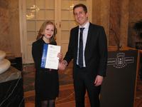 Studentin der Hochschule RheinMain erhält den ersten ITK Student Award 2015