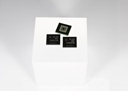 Samsung Electronics präsentiert industrieweit erstes Memory mit 128Gigabyte und Universal Flash Storage Standard für Smartphones (FOTO)