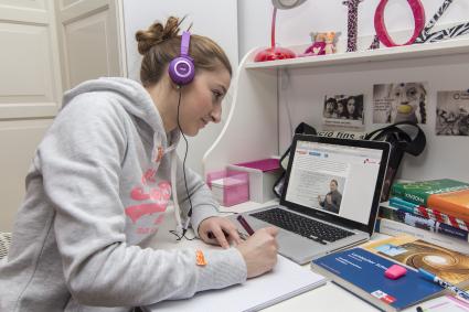 Studienkreis und examio verschmelzen zwei Lernwelten – Eines der führenden Nachhilfeinstitute und eine der größten deutschen Online-Lernplattformen fördern Schüler gemeinsam (FOTO)