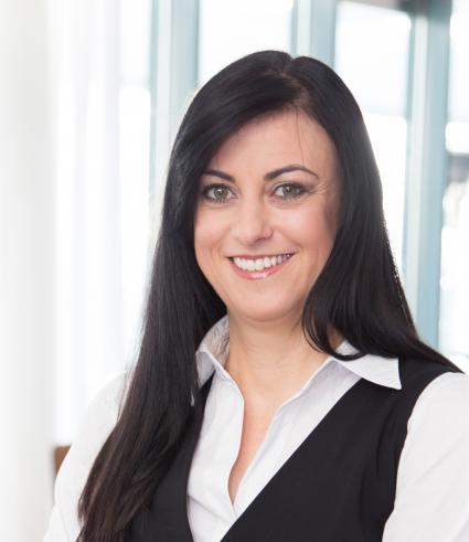 Accenture-Studie 2015: Frauen fühlen sich den Anforderungen der digitalen Arbeitswelt gewachsen, zudem bereiten immer mehr Unternehmen Frauen auf Führungspositionen vor (FOTO)
