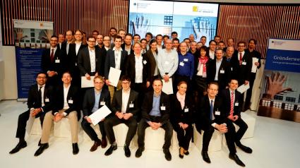 Parlamentarische Staatssekretärin Brigitte Zypries zeichnet vielversprechende Start-ups bei der Preisverleihung des „Gründerwettbewerb – IKT Innovativ“ auf der CeBIT aus (FOTO)