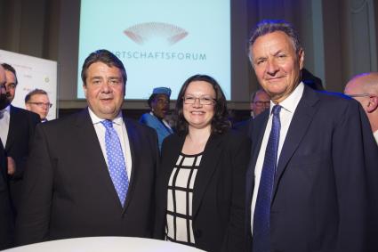 Wirtschaftsminister Sigmar Gabriel und Arbeitsministerin Andrea Nahles gratulieren zur Gründung des Wirtschaftsforums der SPD e.V. (FOTO)