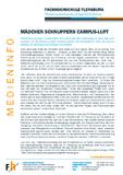 Mädchen schnuppern Campus-Luft Mädchen schnuppern Campus-Luft