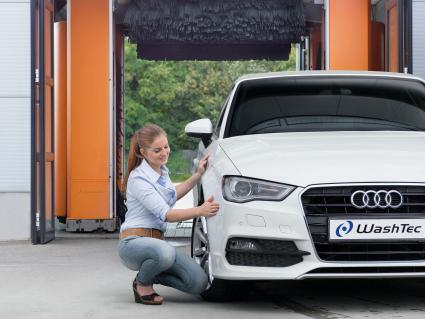 Sauber ist nicht genug: In Zukunft erwarten Kunden von Waschanlagen höhere Umweltverträglichkeit und digitale Services bei der Fahrzeugwäsche / Forsa Trend-Umfrage zum Autowaschen (FOTO)