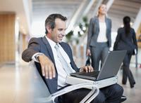 So kann man sich vor unerwünschten Blicken auf den Computer-Bildschirm schützen
