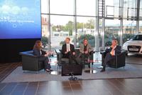 Corinna Pommerening, Expertin für Zukunftstrends, moderiert eine Talkrunde zur Digitalisierung in der Wirtschaft