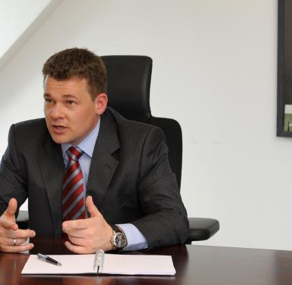 Interview mit Kai Fürderer, Vorstand der IVA / Zertifizierung in den Bereichen Baufinanzierung& Private Banking: Warum bietet das IVA diese Dienstleistung an? (FOTO)