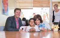 Kölner Kinder heben mit Microsoft und Birgit Schrowange den „Schlaumäuse-Sprachschatz“ Kölner Kinder heben mit Microsoft und Birgit Schrowange den „Schlaumäuse-Sprachschatz“
